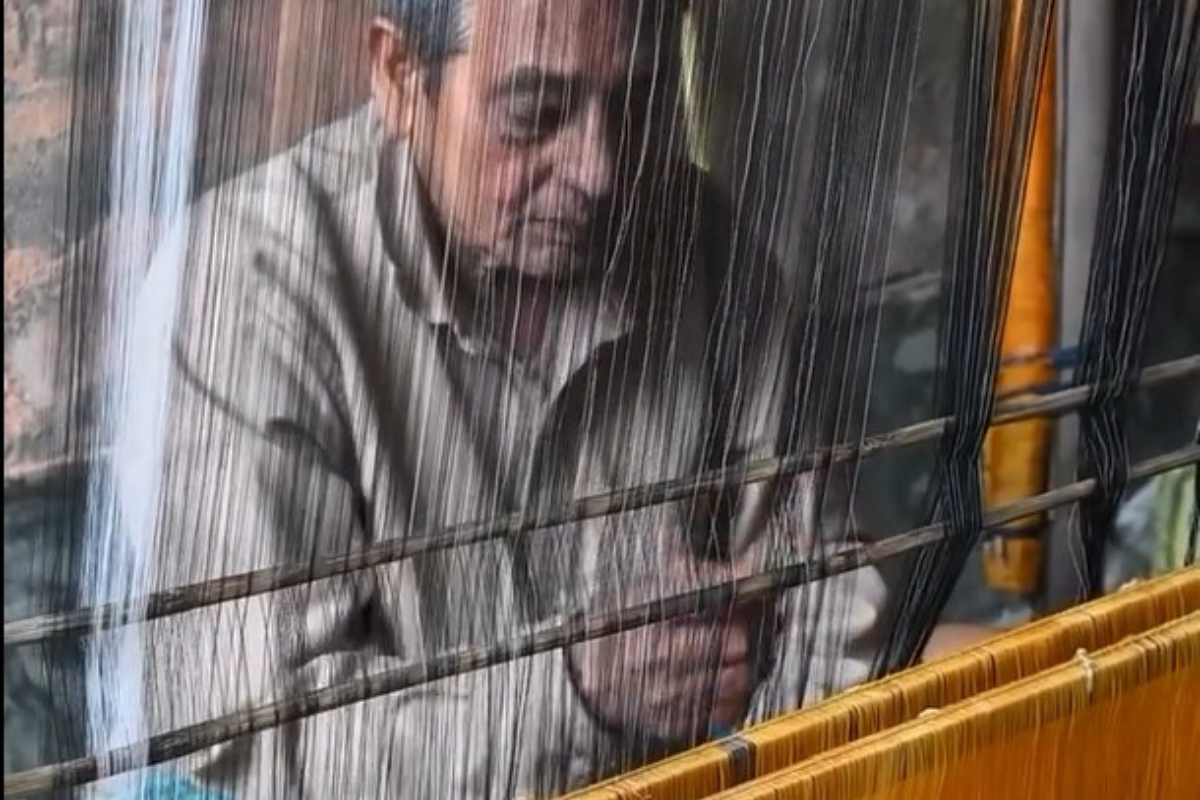 The Weavers of Phulia: Our Linen Comes From The Descendants of This Centuries-Old Craft